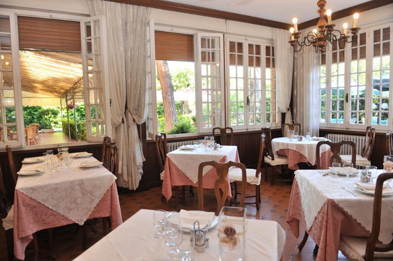 Hotel La Pineta Al Mare フォルテ・デイ・マルミ エクステリア 写真