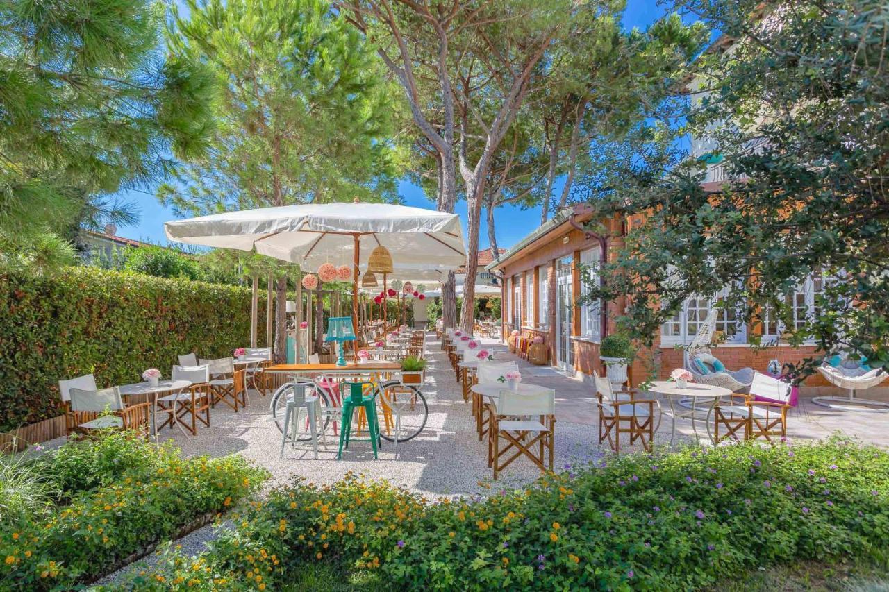 Hotel La Pineta Al Mare フォルテ・デイ・マルミ エクステリア 写真