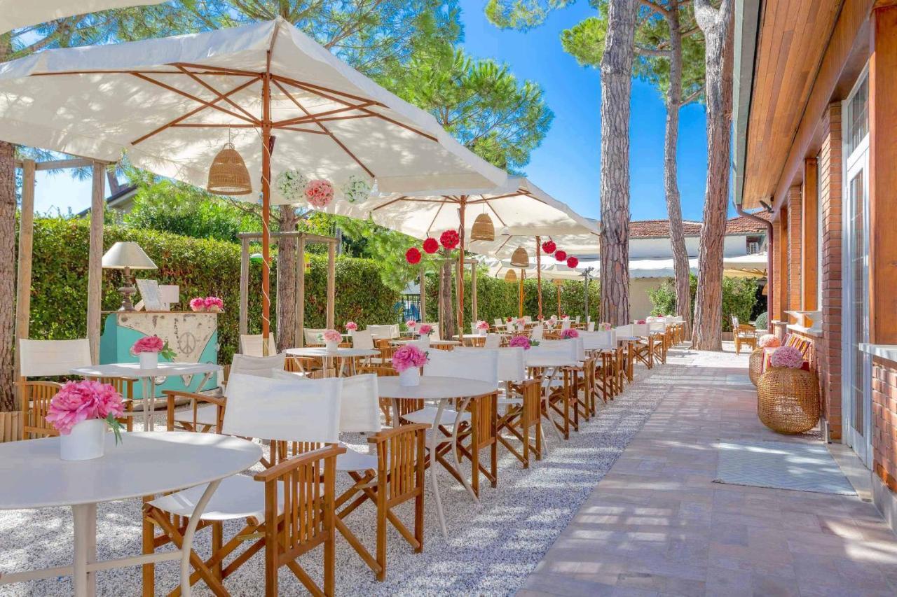 Hotel La Pineta Al Mare フォルテ・デイ・マルミ エクステリア 写真