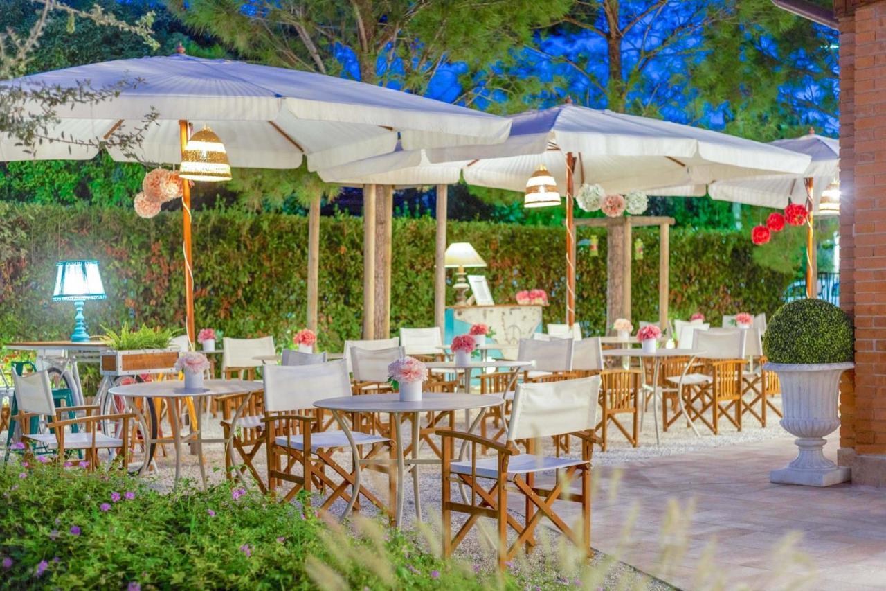 Hotel La Pineta Al Mare フォルテ・デイ・マルミ エクステリア 写真