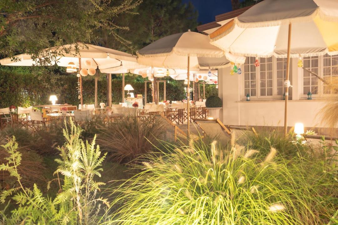 Hotel La Pineta Al Mare フォルテ・デイ・マルミ エクステリア 写真