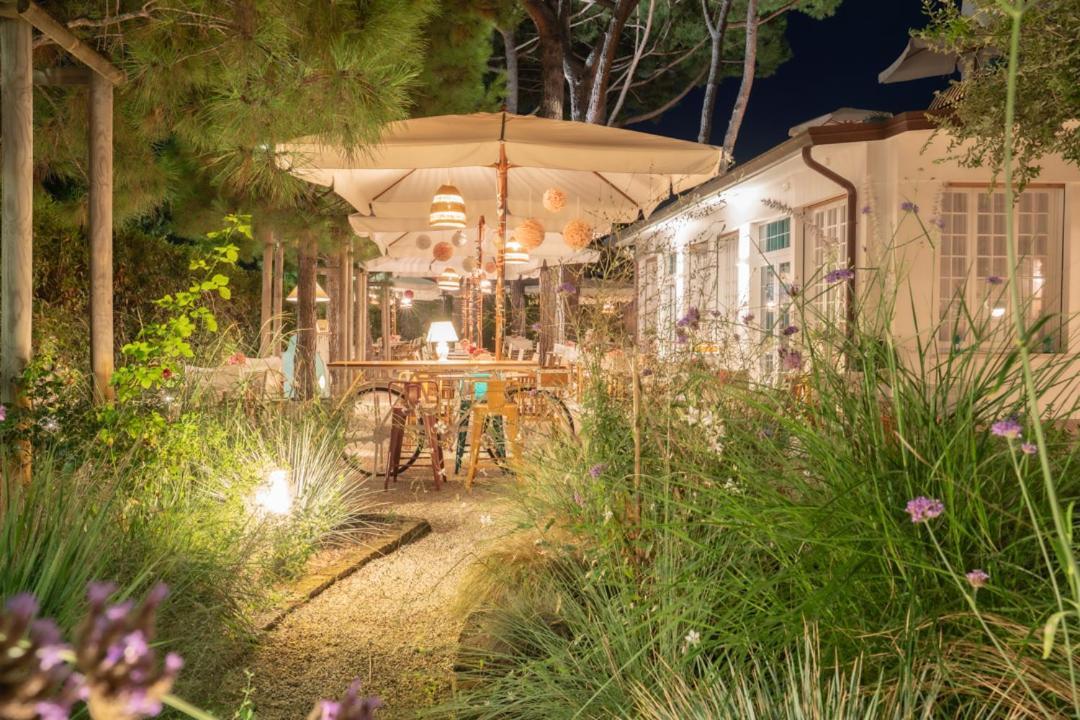Hotel La Pineta Al Mare フォルテ・デイ・マルミ エクステリア 写真